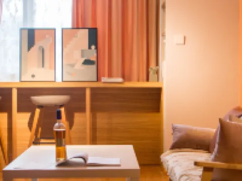 Zheyouwujian Loft Minimalist Light Luxury Smart Homestay (Mengzi Nanhu Park)