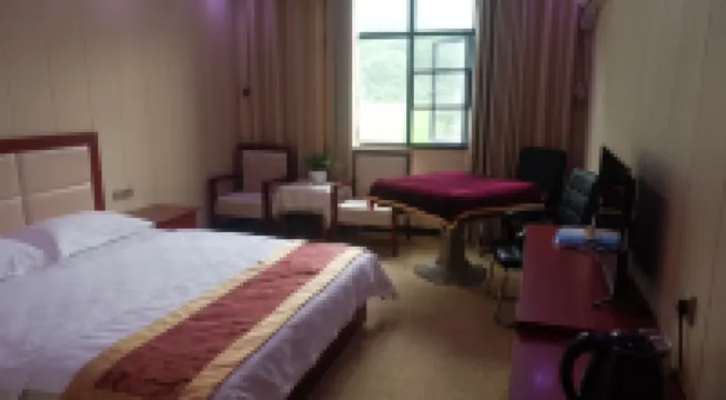 Baokang Huayi Hotel