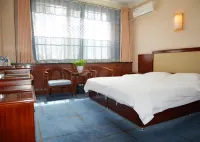 Nanlin Hotel (Pingliang New Century Shopping Plaza East Bus Station)