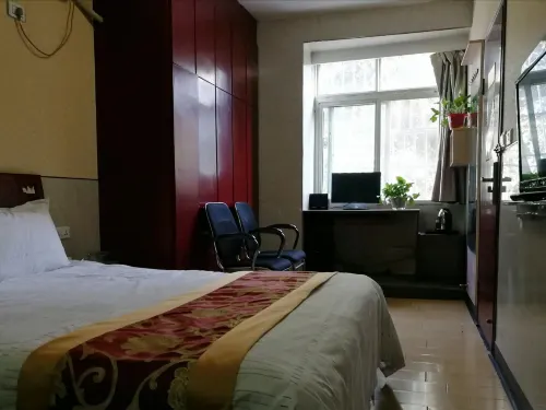 Danjiangkou Xinlong Hotel - parkir