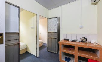 Jinhua Apartment (Guangzhou Shangxiajiu Pedestrian Street Yongqingfang)