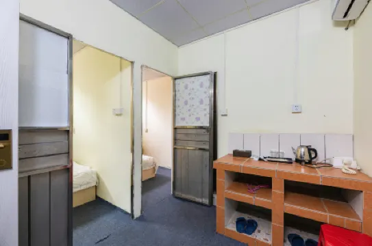 Jinhua Apartment (Guangzhou Shangxiajiu Pedestrian Street Yongqingfang)