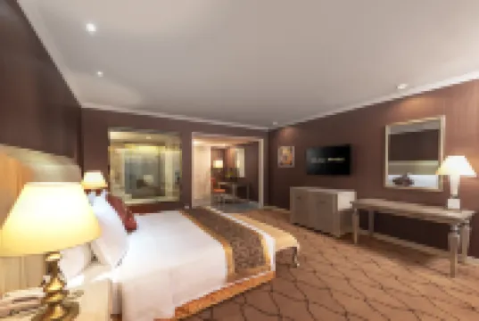 Similan Hotel Zhuhai（Gongbei Port High speed Railway Station）