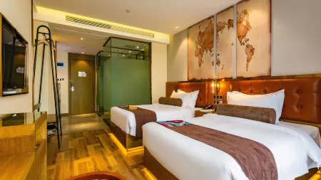 James Joyce Coffetel (Chengdu University Games Sports Center Oriental Huada Plaza) Отели рядом с достопримечательностью «Chengdu Aeronautic Vocational and Technical College»