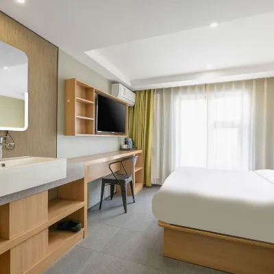 Home Inn UP Huayi Select Hotel Hotels near Jintailu Station