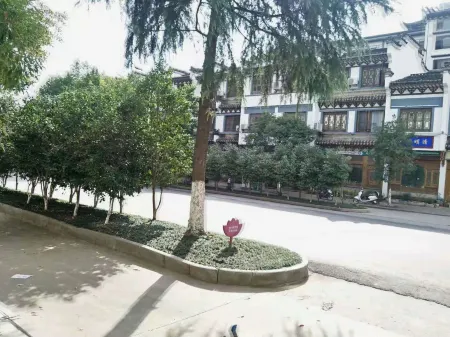 Wuyuan Fanglin Residence Отели рядом с достопримечательностью «Minsu Fengqing Street»
