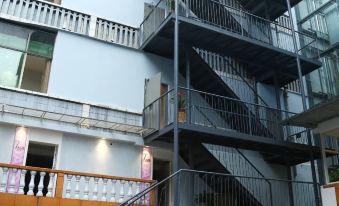 7Days Inn Hotel (Neijiang Longchang Xinhua Street)