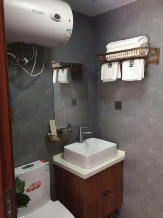 Longjing Jiayi Hotel Отели рядом с достопримечательностью «Longshan Korean Folk Village»