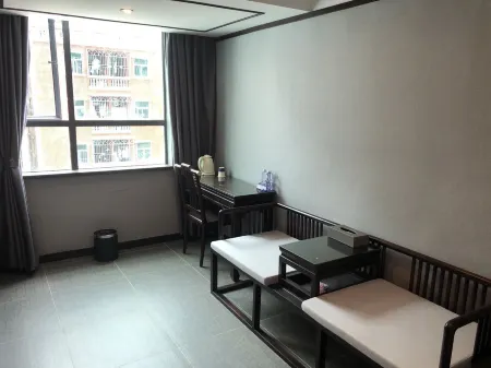 易林源飯店（坪山高鐵站錦龍地鐵站店）