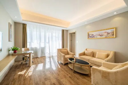 Vienna International Hotel (Sanya High-speed Railway Station)