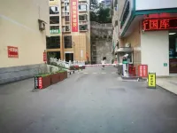 Changyang New Era Business Hotel - parking