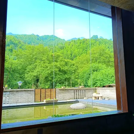 Red Banner Lodge