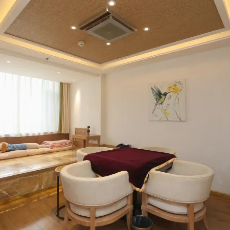 Changchun Lanhai Tangquan Business Hotel