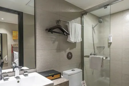 Homeinn Plus Hotel (Shanghai Sinan Road Huaihai Middle Road Subway Station)