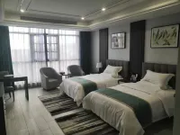 Qu Yuan Grand Hotel