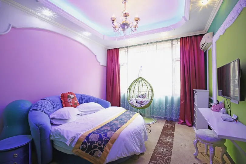 Moon Moon Bay Hotel (Tourism Passenger Transport Center Baoguosi Station)