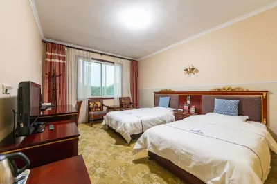 Guangyuan Baolun Hotel Hotels near Baolun Wangfujing Shopping Mall