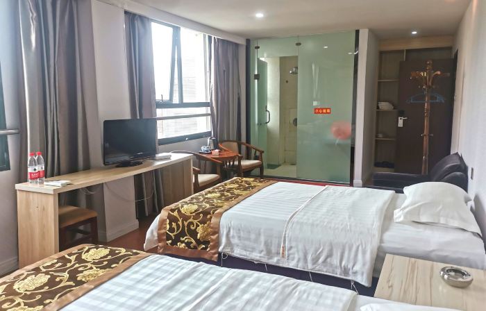 Laohekou Traffic Hotel