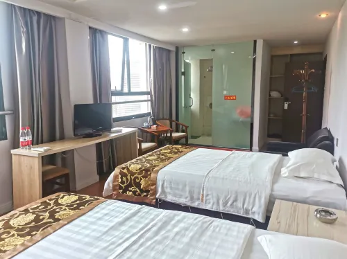 Laohekou Traffic Hotel - parking