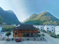 Yaogu • Ranyun Mountain Retreat Humanities and Health Resort (Yaogu Buyi Village, Libo) Chuandong Anti-Japanese Relic Site 주변 호텔