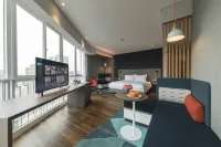 Holiday Inn Express Liyang Huafu Hotels near Springland Deparment Store
