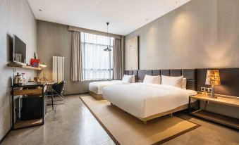 Time Tunnel Designer Hotel