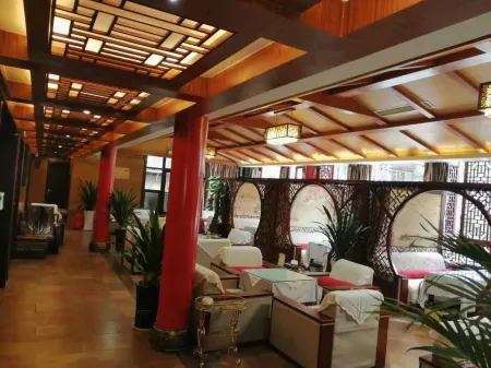 Quxian Shengshi Sunshine Hotel Отели рядом с достопримечательностью «Quxian Confucian Temple»