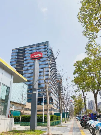 Vienna Hotel (Nanchang West Railway Station Guobo Metro Station)