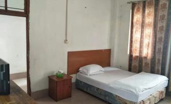 Real Estate Guest House (Gaozhou Xiguan Road Shop)