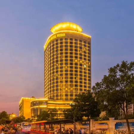 Wuhan Mayflowers Hotel (Wuchang Railway Station Zhongnan Road Metro Station Branch) Отели рядом с достопримечательностью «Хубэй, Китай, Южная Механическая Школа (Школьный Департамент)»