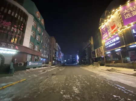 Harbin Fenglin Holiday Hotel (Jiangbei University Town Xueyuan Road) Отели рядом с достопримечательностью «Harbin Institute of Information Engineering»