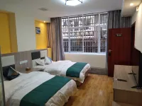 Gejiu Hongxing Hotel Hotels near Baohua Park
