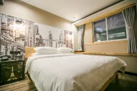 Changzhou Yueming·Four Seasons Light Hotel (South Street Pedestrian Street Branch) - Esports