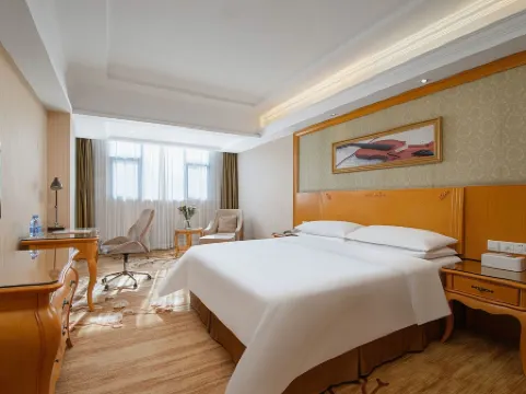 Vienna Hotel (Shenzhen Longhua Renmin South Road)