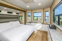 Yuehu Hotel (Zhangjiakou Huailai Guanting Wetland Park) Hotels in Huailai County