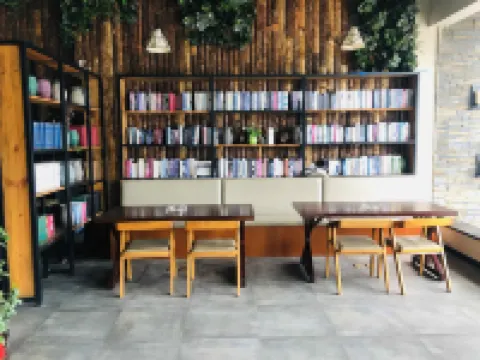 쓰런공간 테마 호텔（셴쥐우웨광장）