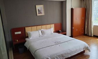 Yilong Business Hotel