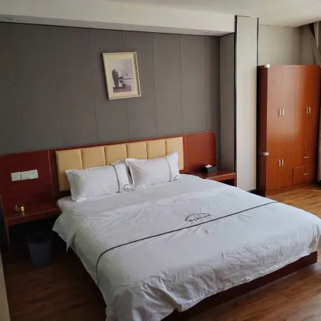 Yilong Business Hotel