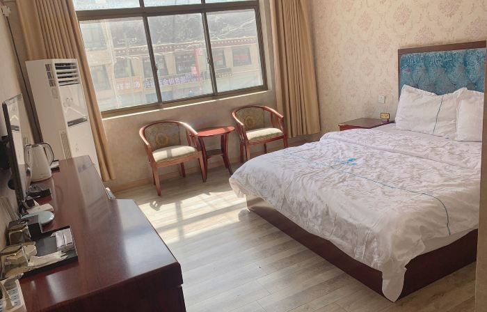Zhonghcuan Business Hotel