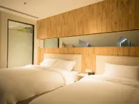 Shijia Boutique Hotel (Beijing Sanlitun Tuanjiehu Subway Station) Hotels near Chaoyang