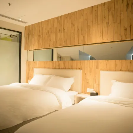 Shijia Boutique Hotel (Beijing Sanlitun Tuanjiehu Subway Station) Отели рядом с достопримечательностью «Саньлитунь»