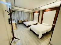 Laohekou Traffic Hotel - parking