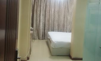 Sunny Express Hotel, Lulu