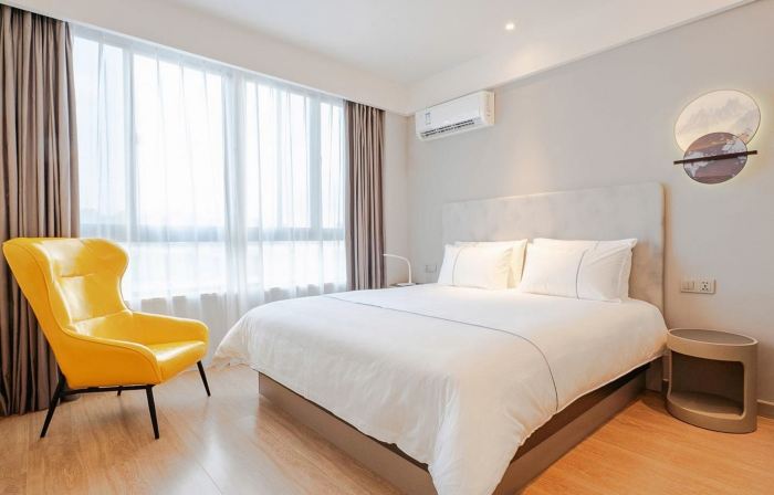 Nianbai Yulan Hotel (Feidong Platinum Center Baogong Avenue)