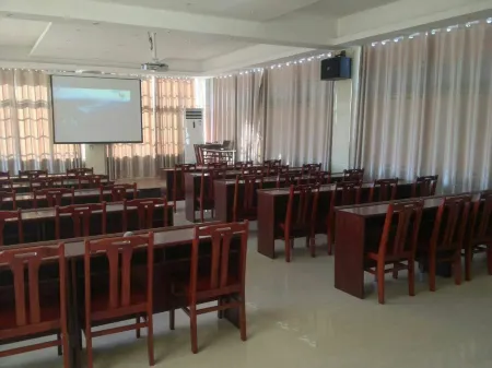 Changjian Business Hotel Отели в г. Тайкан