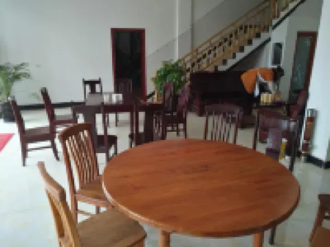 Luoping Mountain foot Renjia Station