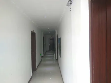 Jinping Panzhihua Apartment Отели в г. Цзиньпин