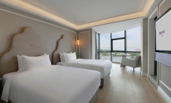 Mercure Hotel (Zhongshan Road Pedestrian Street Seaview)
