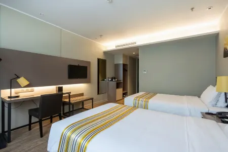 Homeinn Plus Hotel (Changzhou Dinosaur Park Wanda Plaza) Отели рядом с достопримечательностью «China Dinosaur Land»