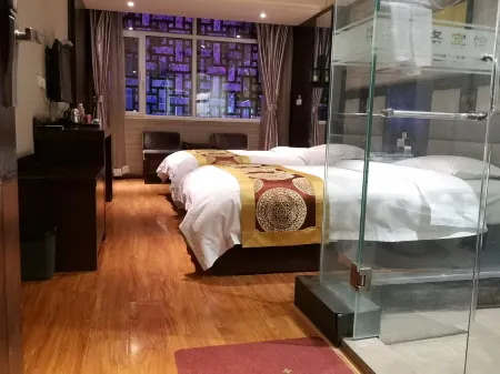 Pingliang Hengyang Holiday Hotel (Railway Station East Station) Отели рядом с достопримечательностью «Pingliang Vocational and Technical College»